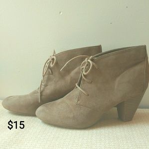 💥PRICE DROP💥 Cityclassified Tan Bootie heels 👠
